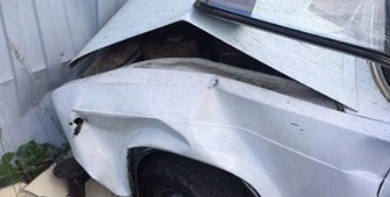 Женщина угнала Опель в Сморгони, но ее остановил... забор