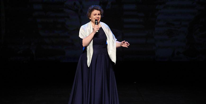 Александр Лукашенко поздравил народную артистку Беларуси Анастасию Москвину с юбилеем