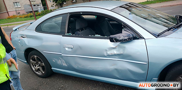 Dodge почти устроил лобовую возле каланчи: водитель был без прав, автомобиль без номеров и страховки