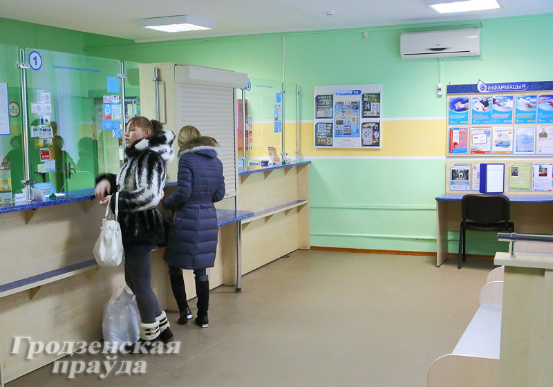 На почте в Вишневце появились "окошки" для выдачи посылок из-за границы