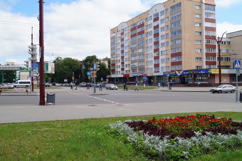На улице Захарова в Гродно после обращений восстановили тротуар