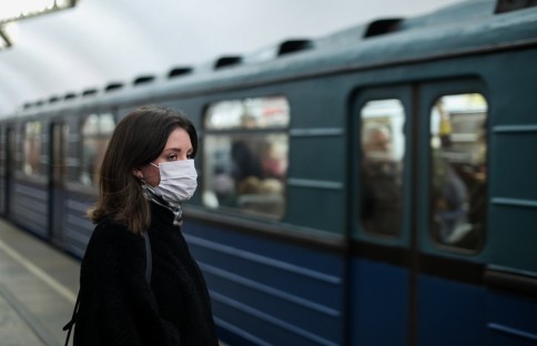 Перечислены места с повышенным риском заражения COVID-19