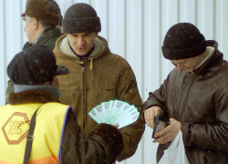 В Гродно у Центрального рынка обокрали распространителя лотерей