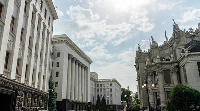 В офисе Владимира Зеленского опровергли данные о готовящемся введении военного положения в Украине