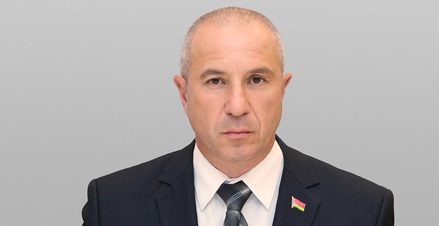 Юрий Караев: особенно важно обсуждать проект Конституции в трудовых коллективах