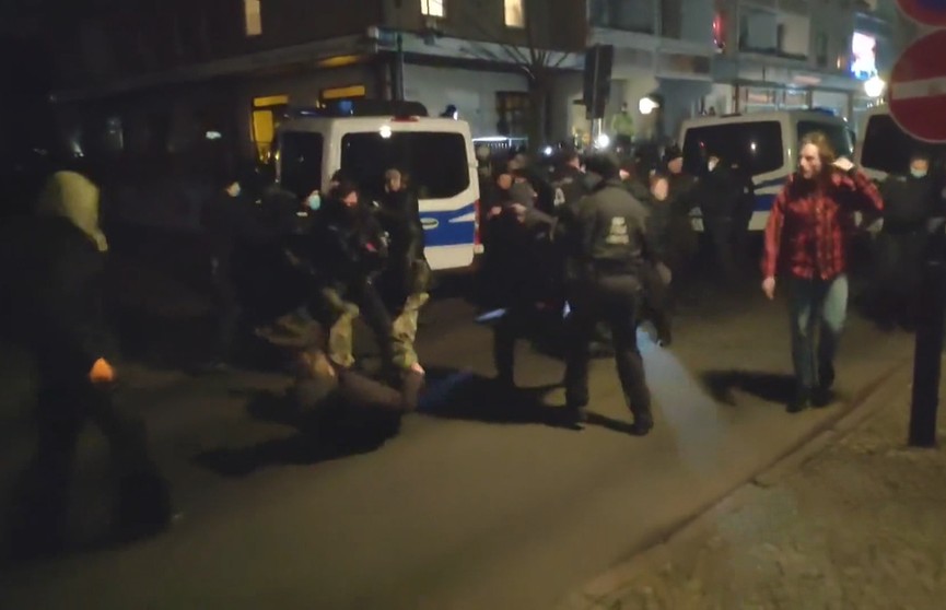 Протесты против принудительной вакцинации прошли в Германии и Австрии
