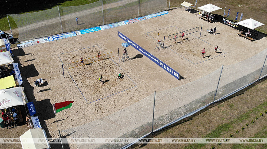 ФОТОФАКТ: Под Гродно открыли площадку для пляжного волейбола