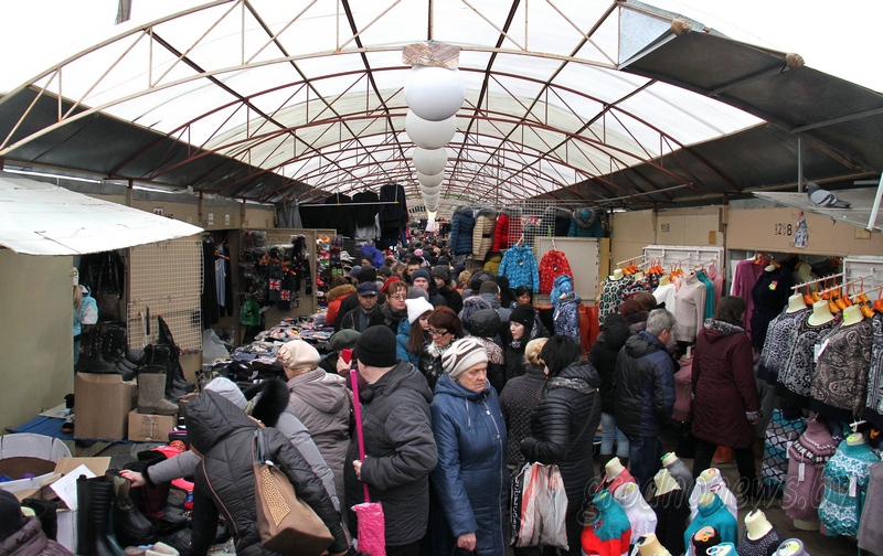Налетай - подешевело!          На вещевом рынке "Южный" в Гродно за день побывали порядка 30 тысяч покупателей