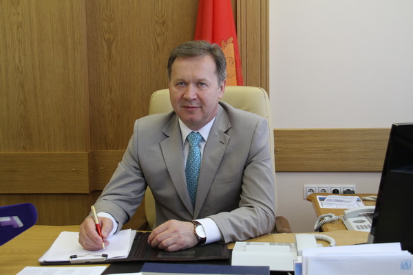 Председатель Гродненского областного Совета депутатов Игорь Жук провел прямую линию