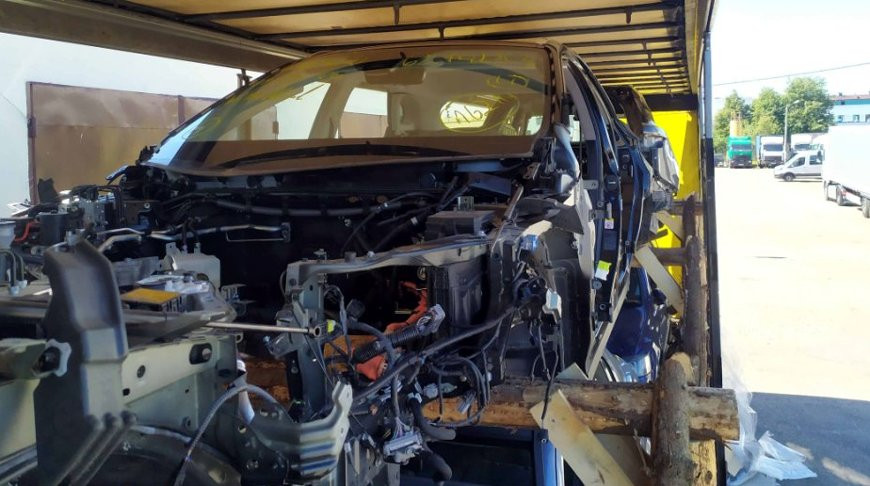 Три разобранных авто пытались ввезти из Литвы под видом запчастей