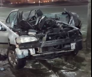 В Гродно водитель врезался в столб, понадобилась помощь МЧС