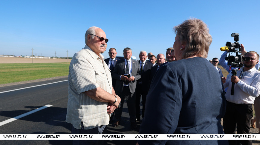 Александр Лукашенко посещает Березовский район Александр Лукашенко посещает Березовский район
