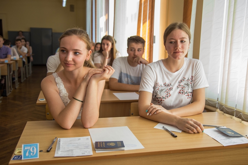 ЦТ по русскому языку. Своими мнениями и ожиданиями делились вчерашние школьники и члены контролирующей комиссии 