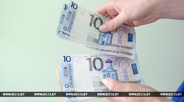 Кому из бюджетников поднимут зарплаты с 1 декабря, рассказала министр труда и социальной защиты