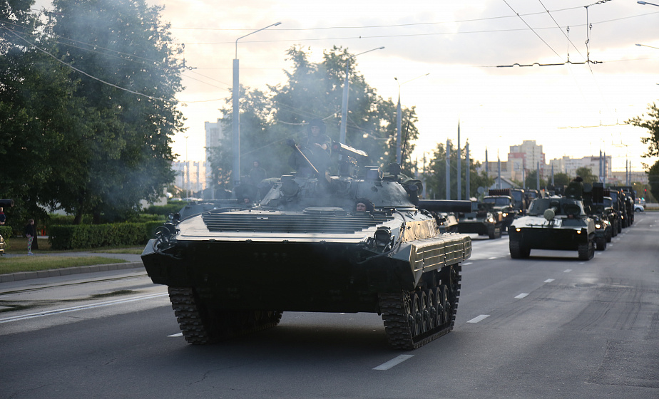 Парад военной техники: как он влияет на состояние дорожного покрытия?