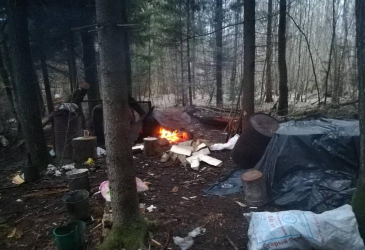 В погранполосе с поличным задержали самогонщика и 1000 литров браги
