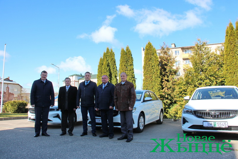 В Новогрудке председателям сельисполкомов вручили ключи от новых GEELY