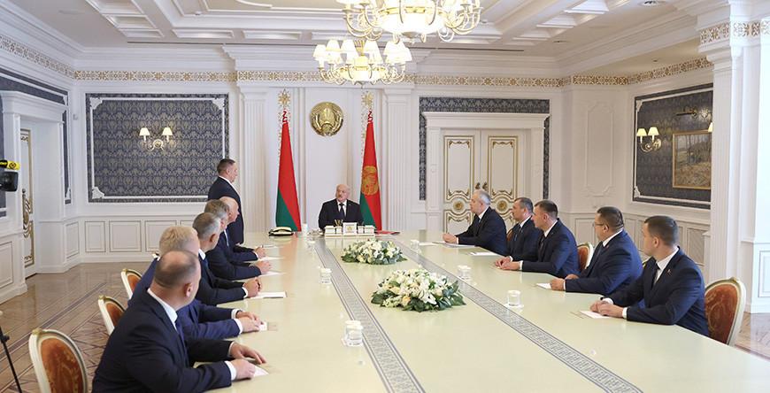 Помощник Президента, местная вертикаль и руководители предприятий. Александр Лукашенко произвел кадровые назначения