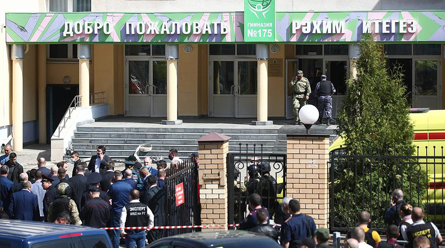 Владимир Путин потребовал срочно проработать новые правила оборота оружия в России после ЧП в Казани