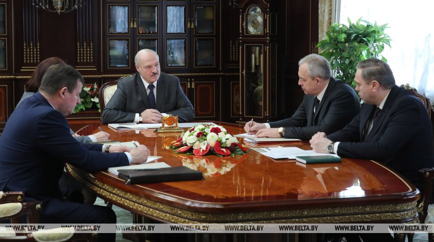Александр Лукашенко призывает людей в больницах не опускать руки, даже при положительном тесте на коронавирус