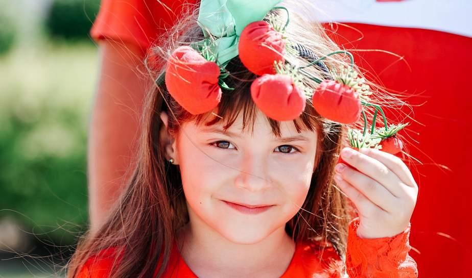 Битва помидорами, конкурс красоты и ретро-вечеринка. Стала известна детальная программа брендового праздника «Іўеўскі памідор»