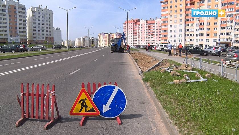4 новых дорожных "кармана" устанавливают на Ольшанке