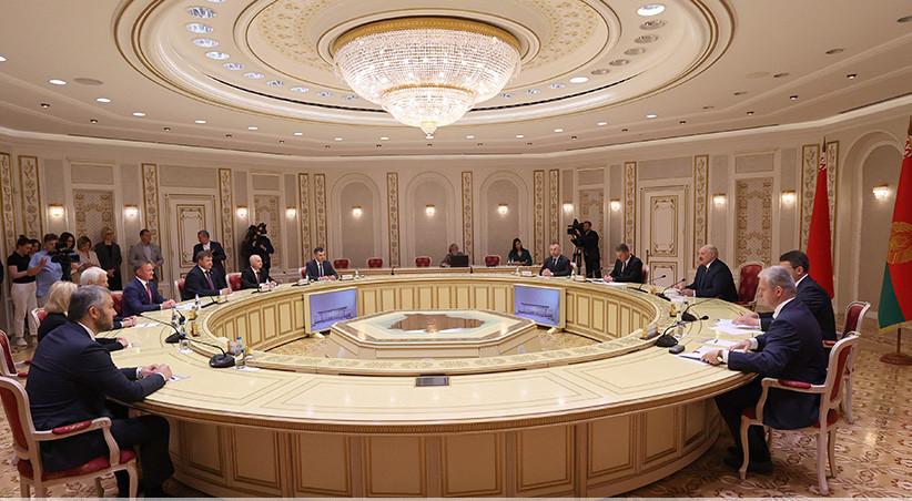 Александр Лукашенко предложил создать в Курской области совместные производства