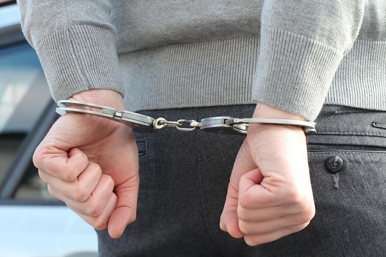 В Кореличском районе пьяный внук хотел убить бабушку: расправе помешали милиционеры