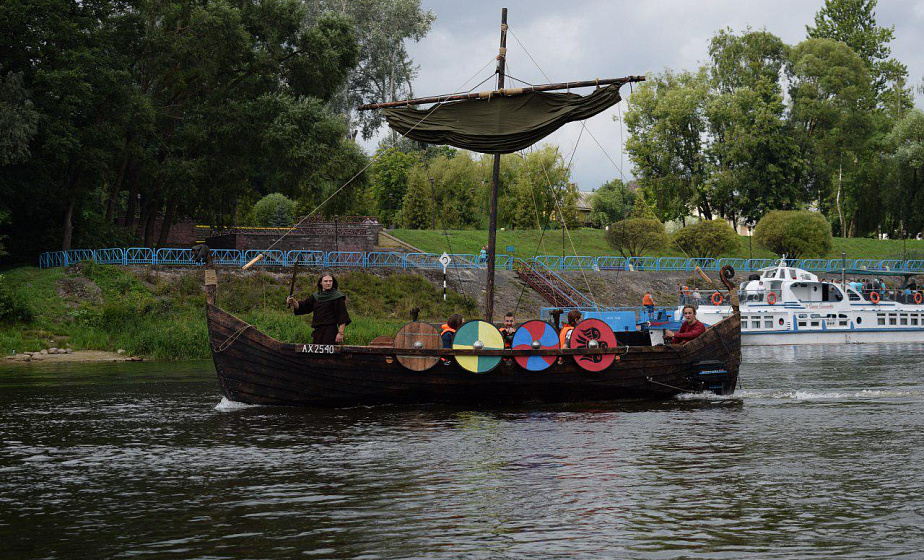 "Guarded by the goddess": now you can swim on an authentic Scandinavian boat on the Neman