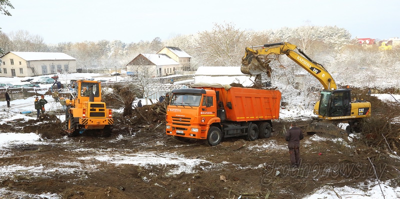 В гродненском  микрорайоне Фолюш продолжается расчистка площадки под новую городскую зону отдыха