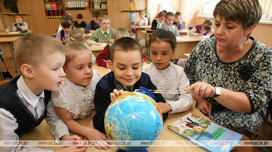 Минобразования: уровень зарплаты и социальных выплат педагогам на постоянном контроле