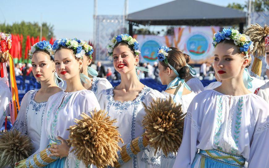 «Дажынкі» встречаем богатым урожаем. Рассказываем, с какими результатами Гродненщина подошла к главному празднику тружеников села