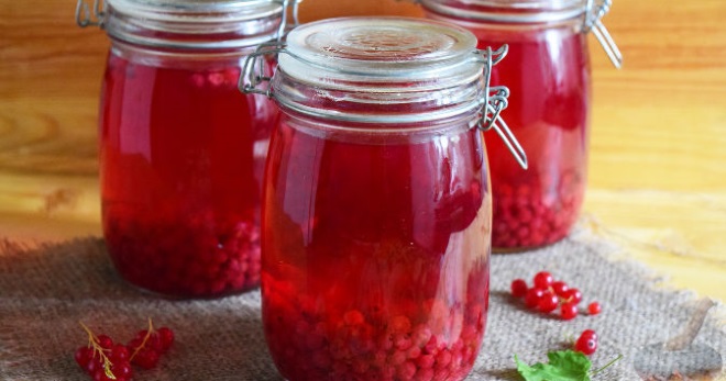 kompot_iz_smorodiny.jpg