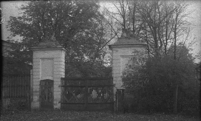 12.Ворота нового замка 1930 годы jpeg.jpg