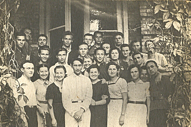 Студенты первого набора Гродненского учительского интститута. 1940 г..jpg