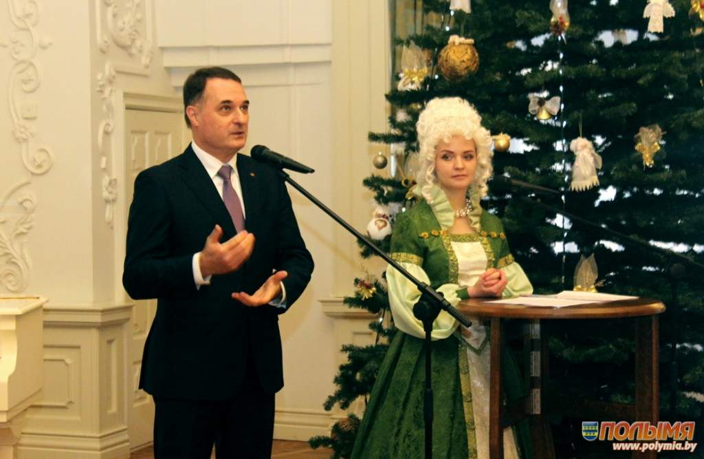 Объединяя-пространство-и-время_Выставка_Мирский-замок_Посол-Румынии_Посол-Беларуси_Исторические-карты_ВКЛ-5.jpg