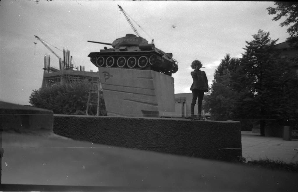 img110 строительство драмтеатра.танк. 12.07.1979.jpg