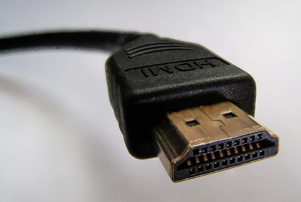 1200px-HDMI_connector-male_2_sharp_PNr°0059.jpg