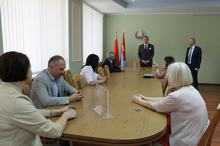 Невера В_вручает награды 041.jpg