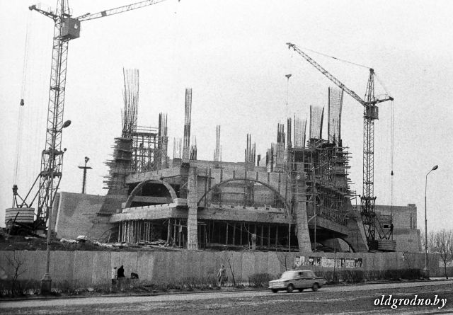 stroitelstvo_dramteatra_1979_god.jpg