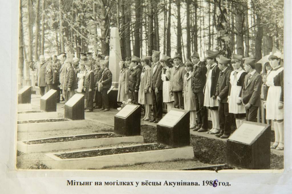 митинг на братской могиле в окуниново 1986 год.jpg