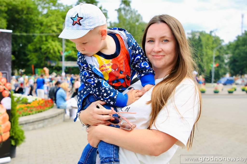 анна с сыном.jpg