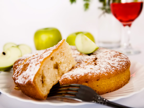 prostaya-sharlotka-s-yablokami-recept-s-foto.jpg