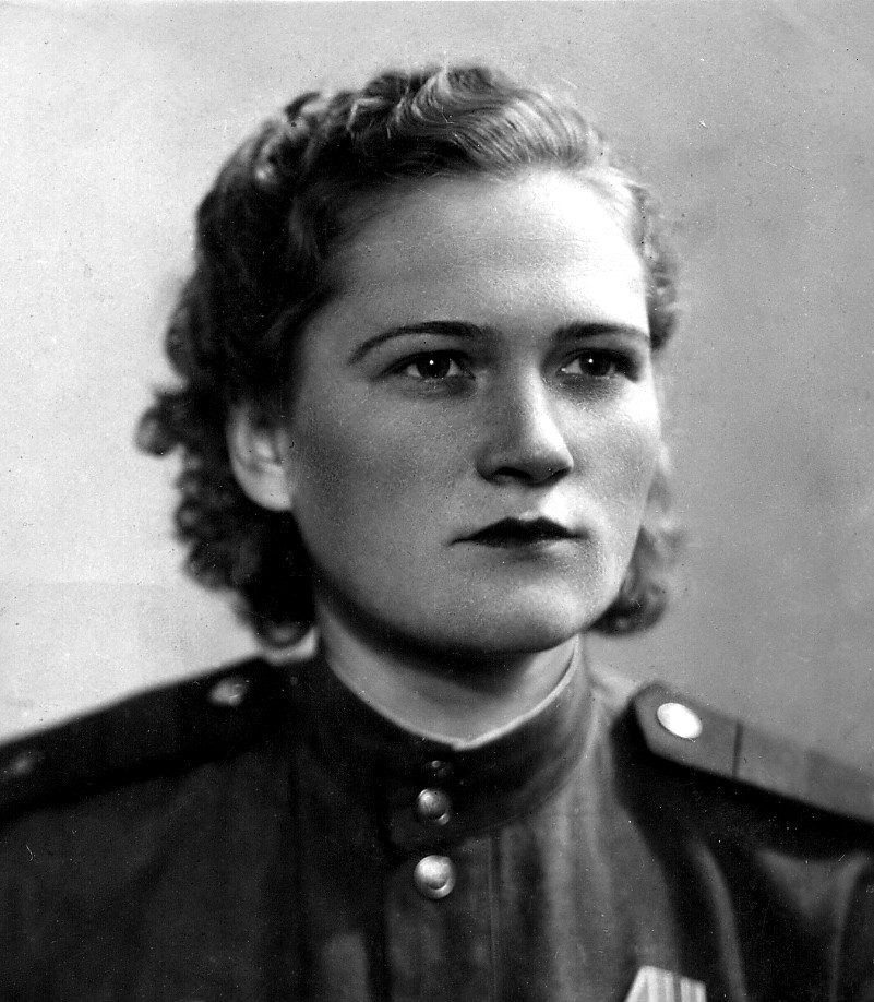 Галина Погорелова 1945 год (1).jpg