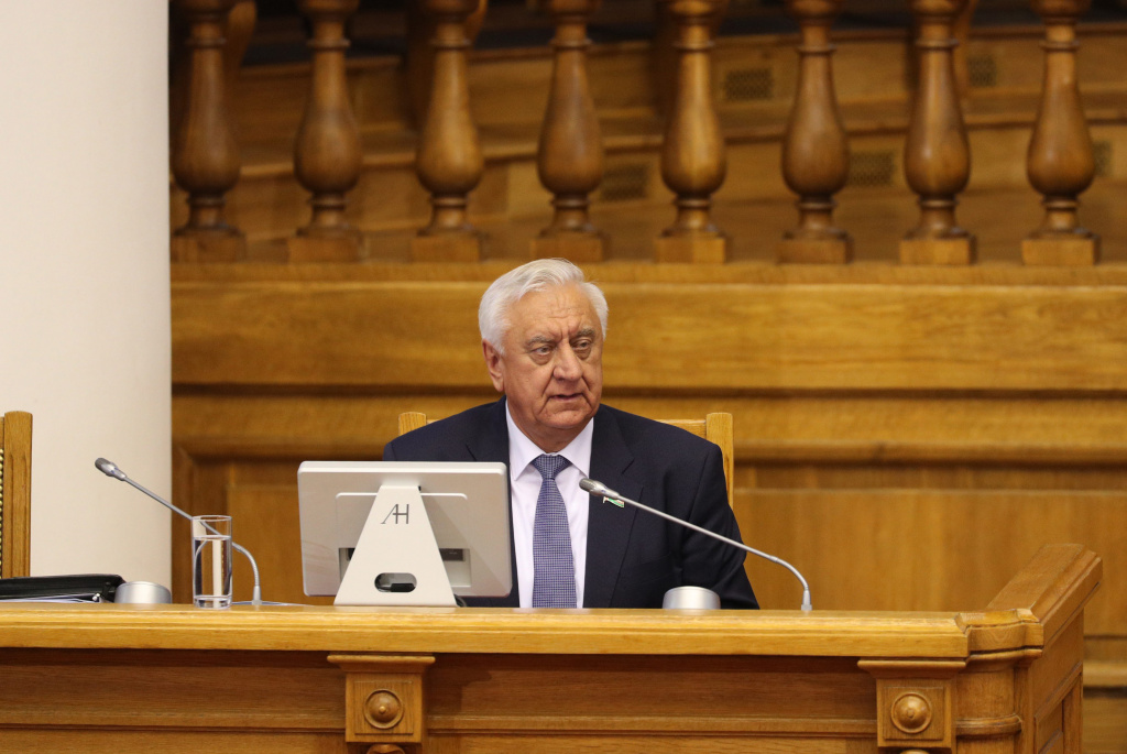 227956-09.JPG