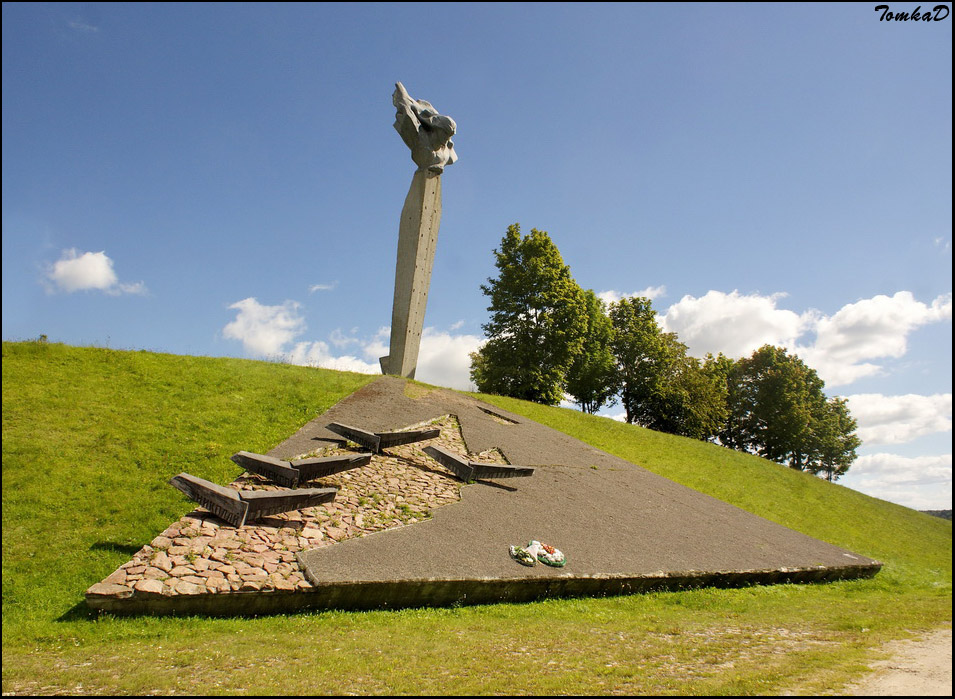 мемориал Радошковичи (4).jpg