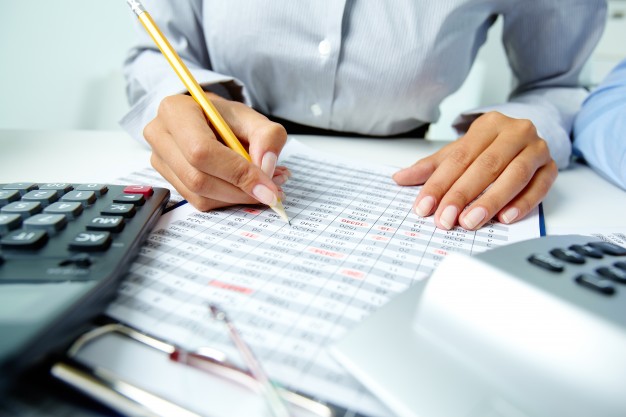close-up-busy-businesswoman_1098-1687.jpg