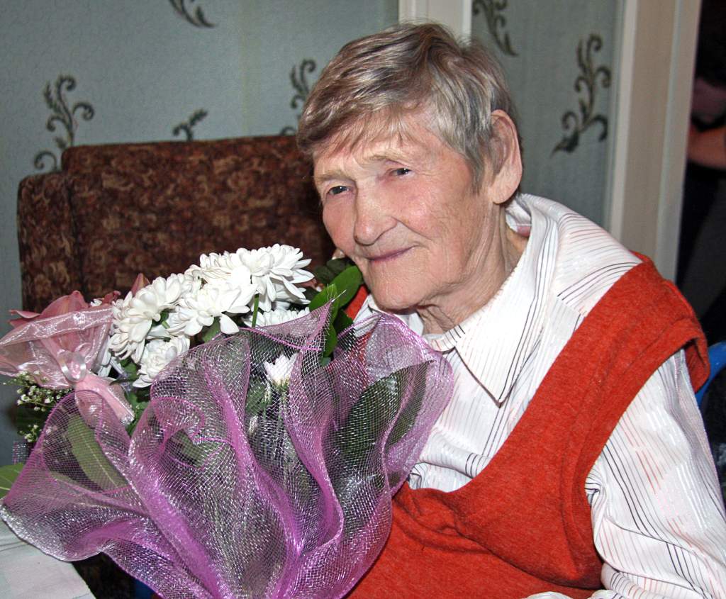 галина погорелова 2013 год_празднуем 90-летие.jpg