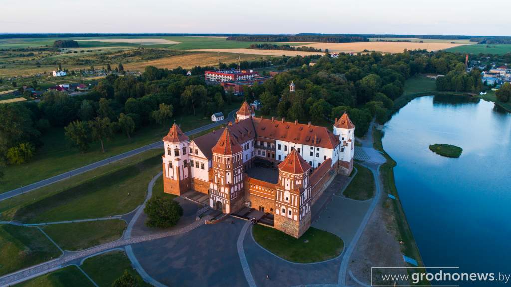 мирский замок.jpg