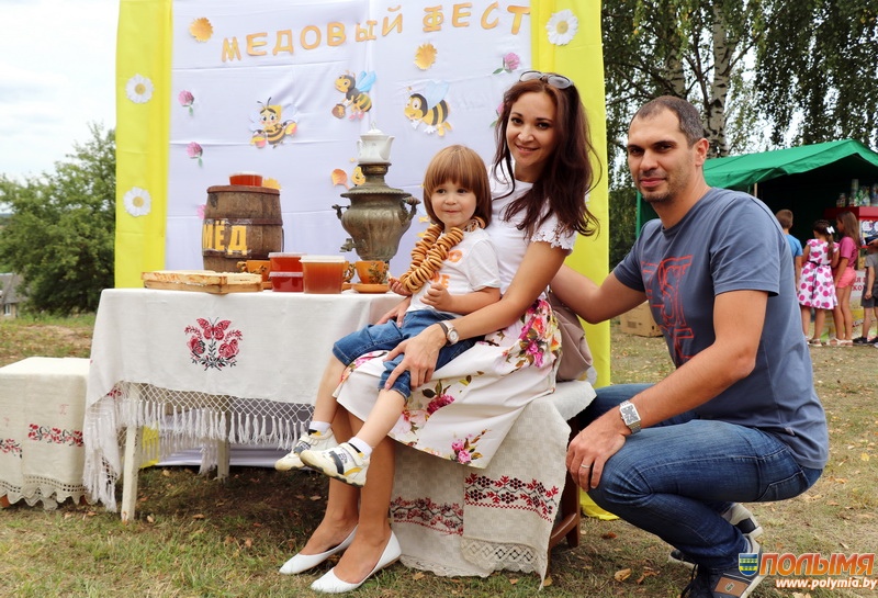 5d4ee75f575af_Medovyy-fest_Cirin_Myadovy-fest_Cyryn_Med_Pchely-30.jpg